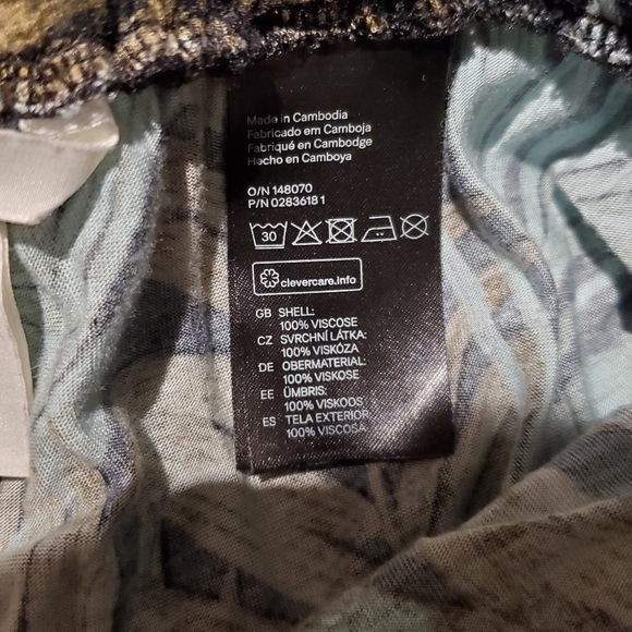 H&M Tropical/Leaf Patterned Pants - Size XS - Picture 4 of 5